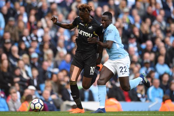 足坛保持竞 足坛保持竞